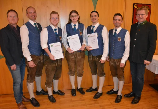 Im Beisein von Bgm. Herbert Berger und Bezirksstabführer Gernot Koller, wurden Margaretha Kern, Clemens Sommersguter und Obmann-Stellvertreter Christian Gruber für Ihren langjährigen Einsatz im Verein geehrt.